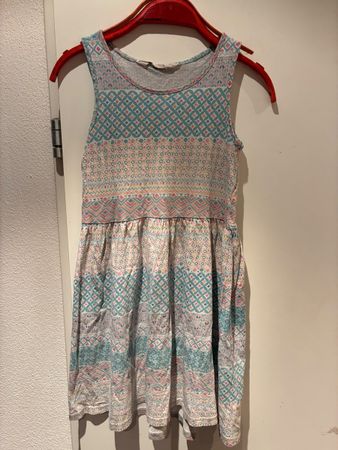 Schönes Kleid Gr. 122/128, H&M