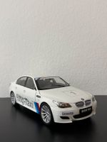 BMW M5 E60 Ringtaxi 1:18 Kyosho