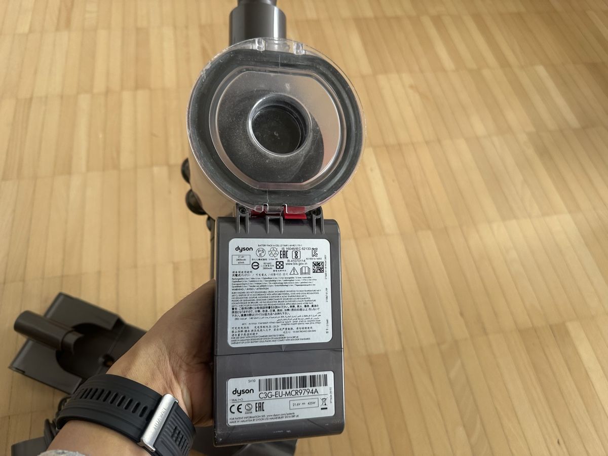 Dyson Aspirapolveri & Accessori: Dyson v8 – Usato da Bulle venduto da Quatre_poissons 2