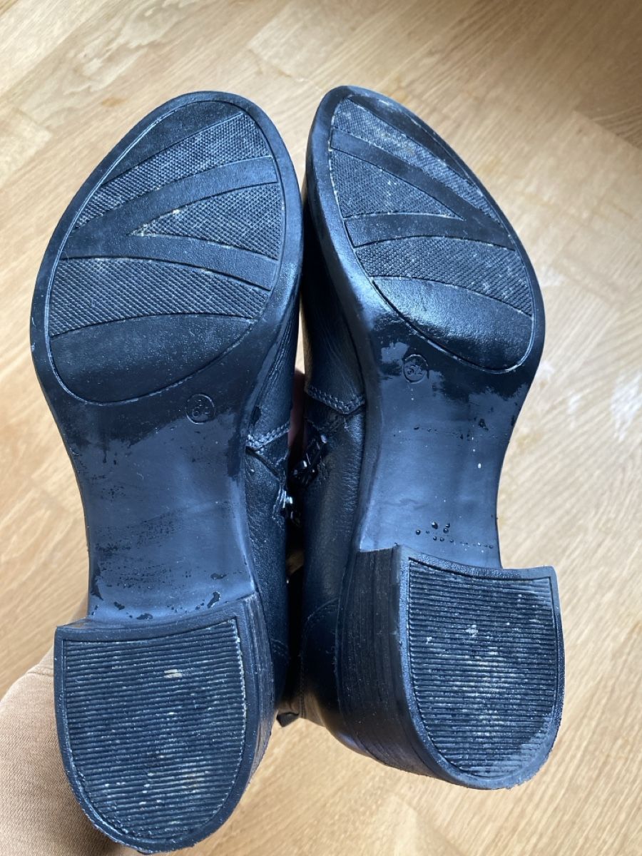 Scarpe da donna: Bottines en cuir noir 39 – Usato da Villeret venduto da Laloer22 4