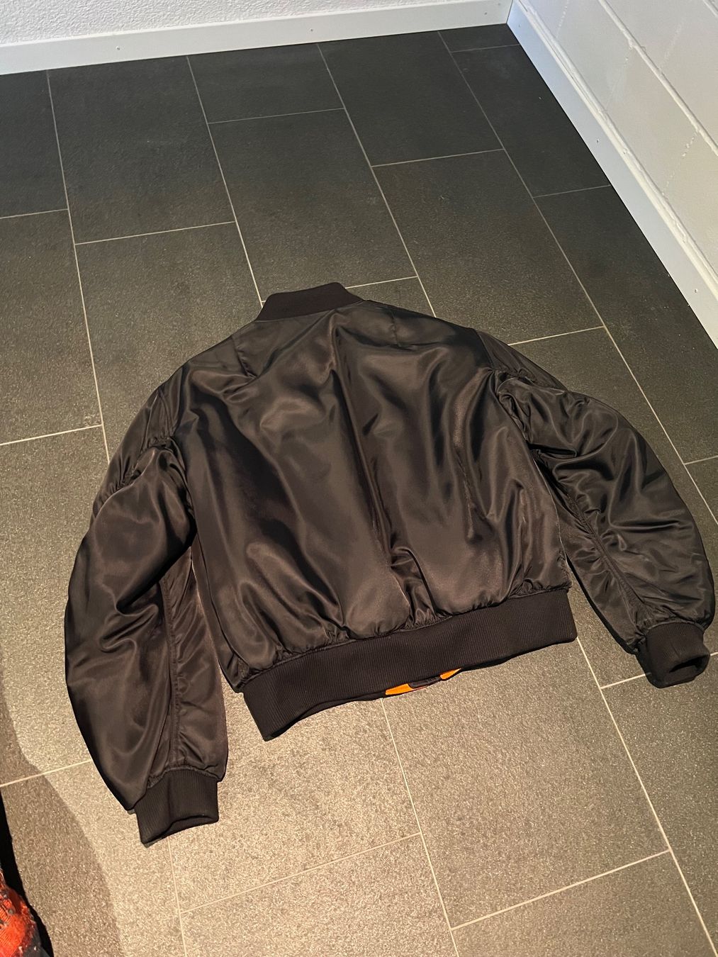 Prada Giacche: Prada Re-Nylon Bomber Jacket – Usato da Gelterkinden venduto da VALE_G 3