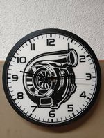 Funkuhr mit Turbolader Design
