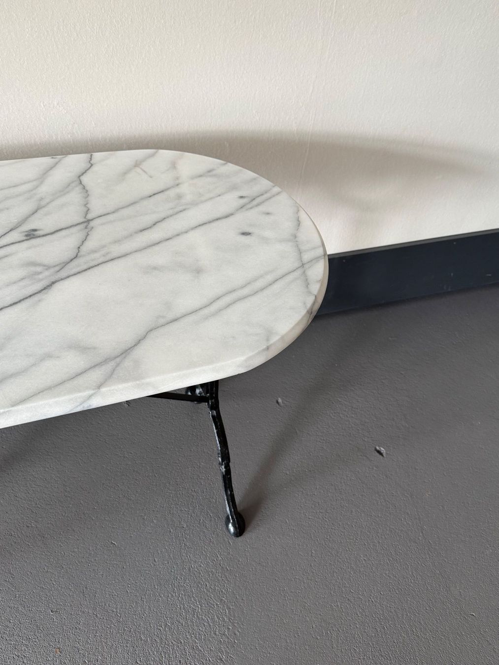 Tables: Ovaler Marmortisch mit Eisengestell gebraucht – D'occasion à Luzern par kle_c7zx 1