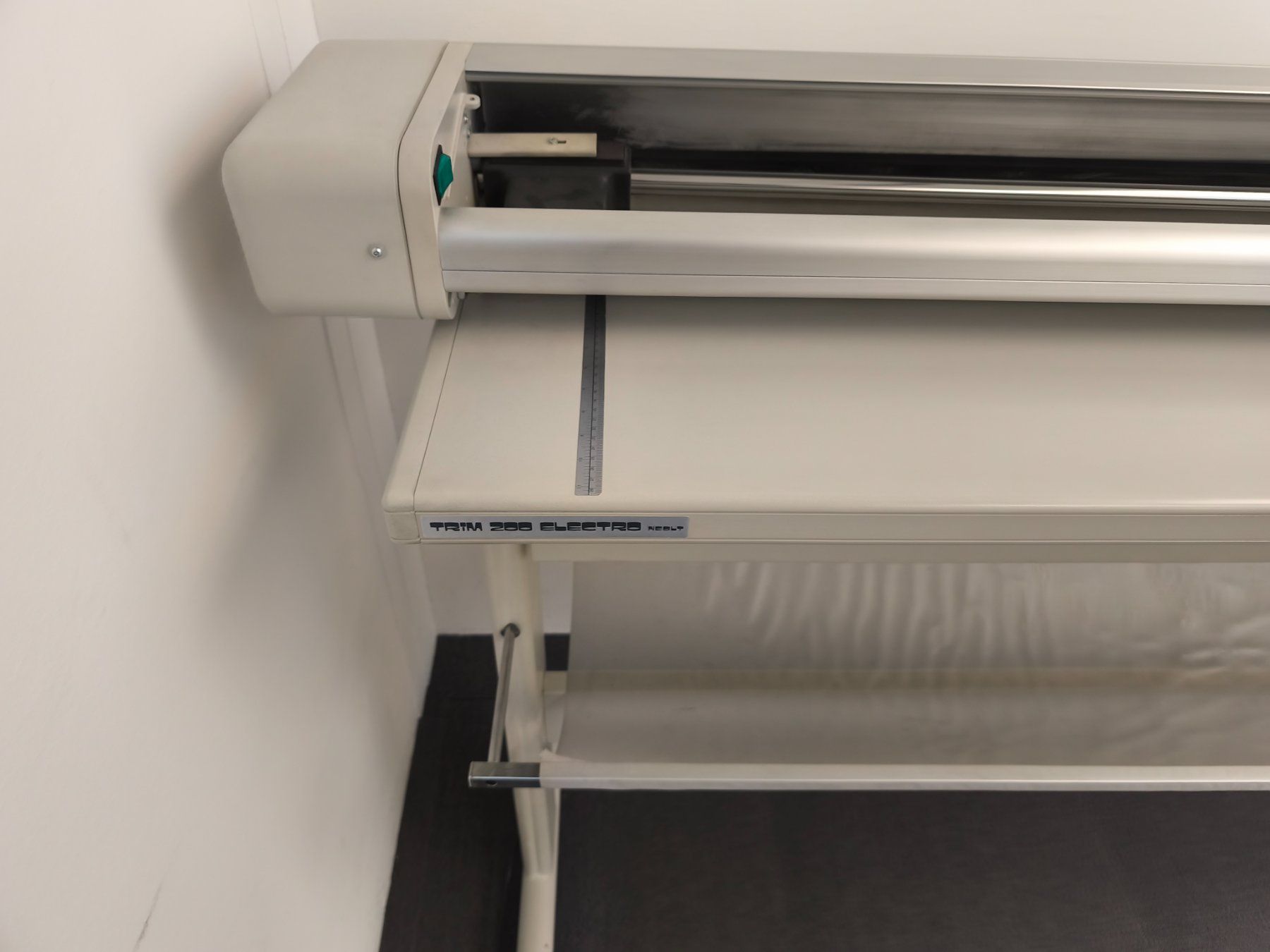 Tutte le macchine: Rollenschneider Elektrotrim Trim 2000 – Usato da Thundorf venduto da mad_5s6m