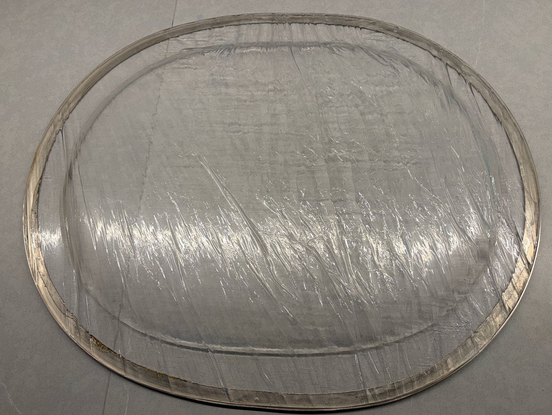 Piatti di portata: Acryl Serviertablett oval Metallrand silber gebraucht – Usato da Regensdorf venduto da Nessi1974 2