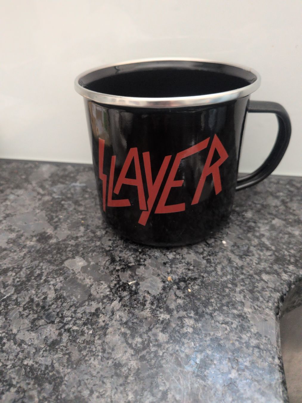 Tazze: ENAMEL MUG SLAYER BLACK USED – Usato da Adliswil venduto da danfarrar