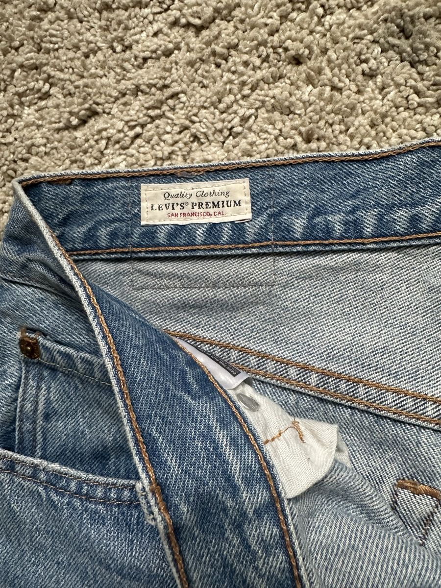 Levi's Jeans: Levi's 501 Premium Jeans hellblau – Gebraucht aus Basel von Oloir 1