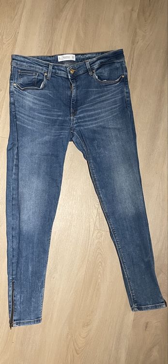 Jeans Mit Reissverschluss Am Bein