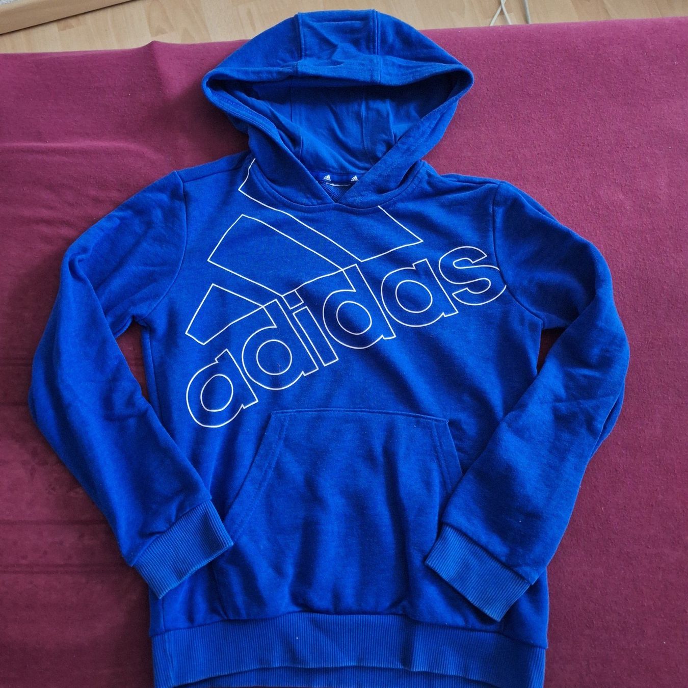 Adidas Maglioni & Felpe: Adidas Kapuzenpullover blau Logo Print Gr.104 – Usato da Hettenschwil venduto da Schneuggi2