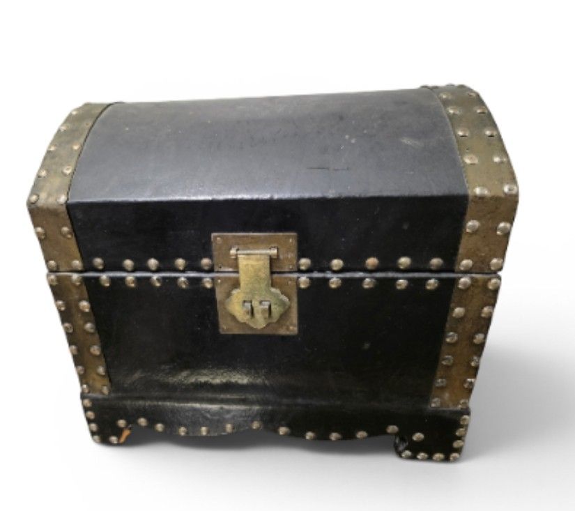 Coffres: coffret tres ancien – D'occasion à Vernier par 19pigments
