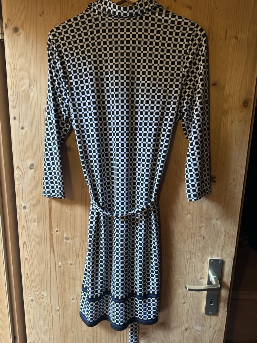 Kleider: Max Studio Kleid, Grösse M, schwarz-weiss gemustert Top – Gebraucht aus Donat von troja007 2