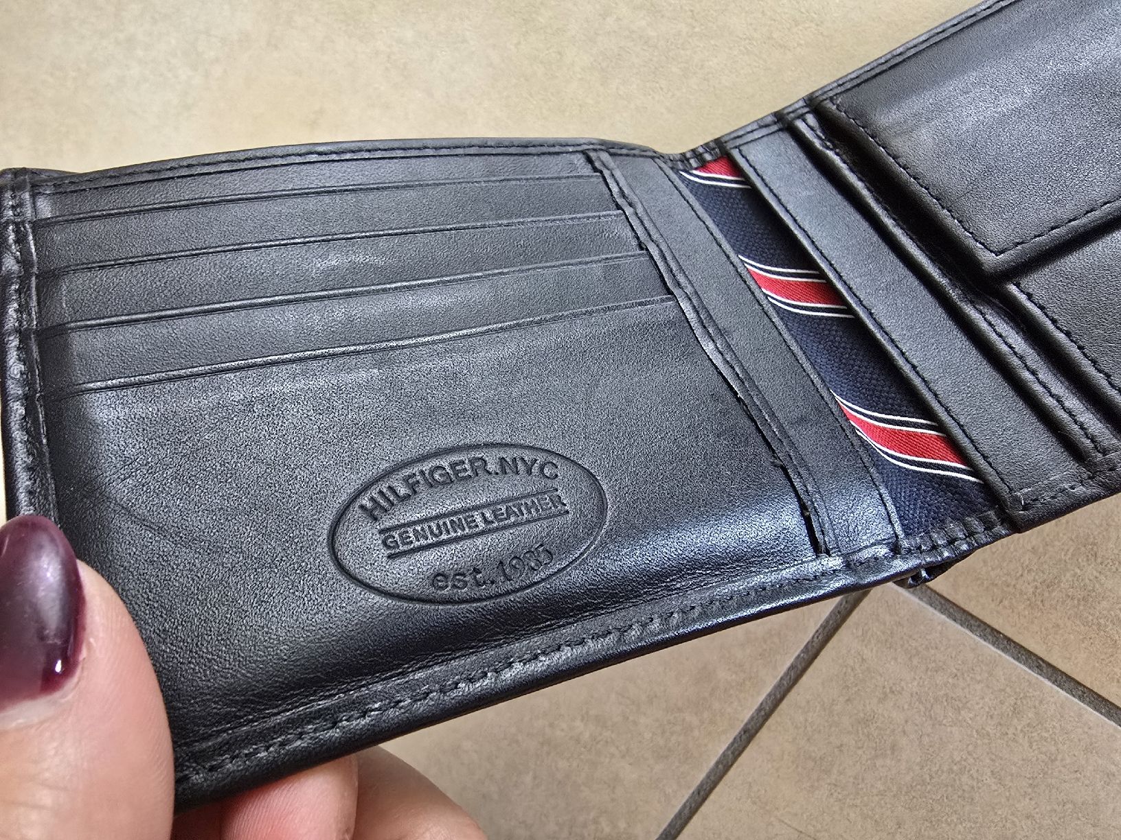 Tommy Hilfiger Portafogli: Tommy Hilfiger Leder Portemonnaie  – Nuovo e nell'imballaggio originale da Rickenbach b. Wil venduto da Beautiful.Things 4