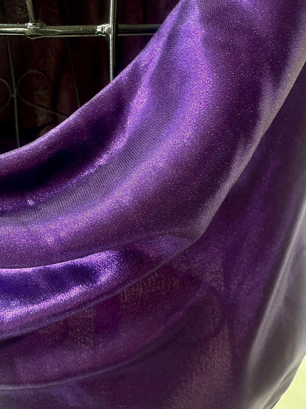 Mango Top: Wunderschönes satiniertes Träger Top von Mango, NEU – Nuovo e nell'imballaggio originale da Bremgarten AG venduto da jiom 6