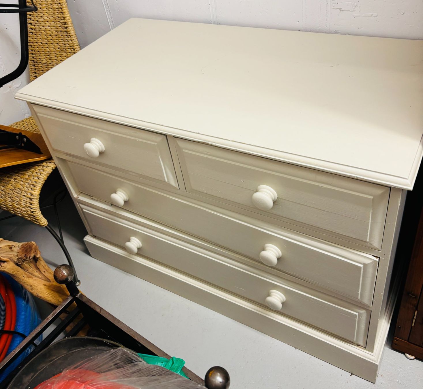 Cassettiere: Joile commode blanc, cinq tiroirs – Usato da Clarmont venduto da sil_59s9 1