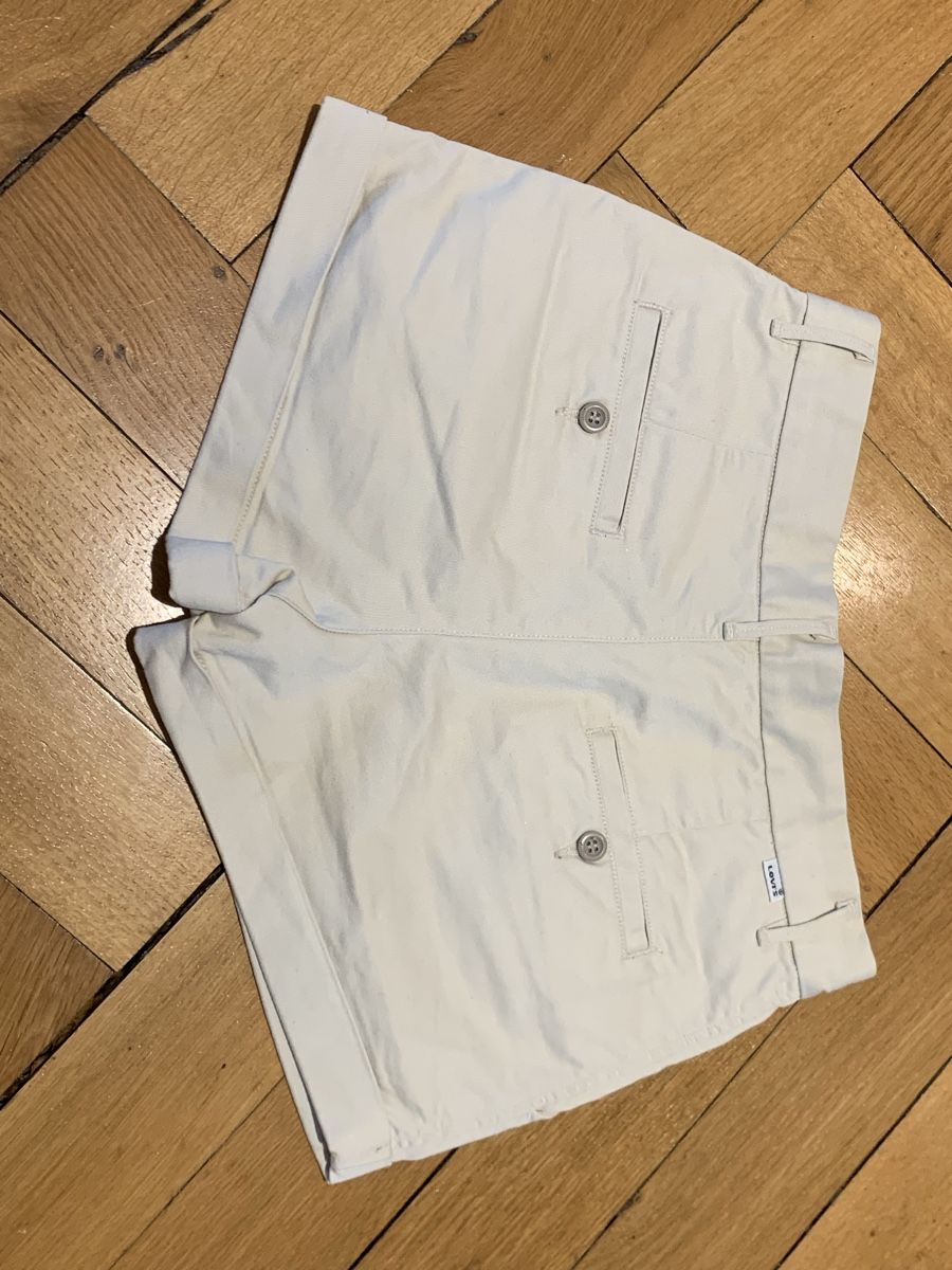Levi's Pantaloni: Short beige Levis – Nuovo (secondo la descrizione) da Basel venduto da cla_f5hs 1