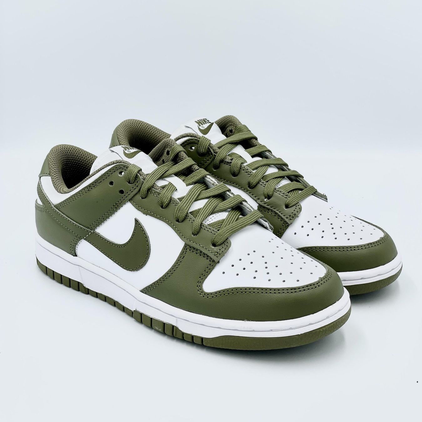 Nike Scarpe da donna: Nike Dunk Low Medium Olive EU 38 – Nuovo e nell'imballaggio originale da Erlinsbach venduto da sasneakers
