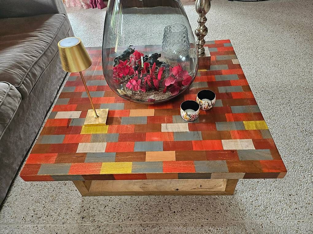 Tische: Design-Couchtisch mit Patchwork-Holzplatte 100 x 100 cm – Gebraucht aus Büetigen von Daniel30080