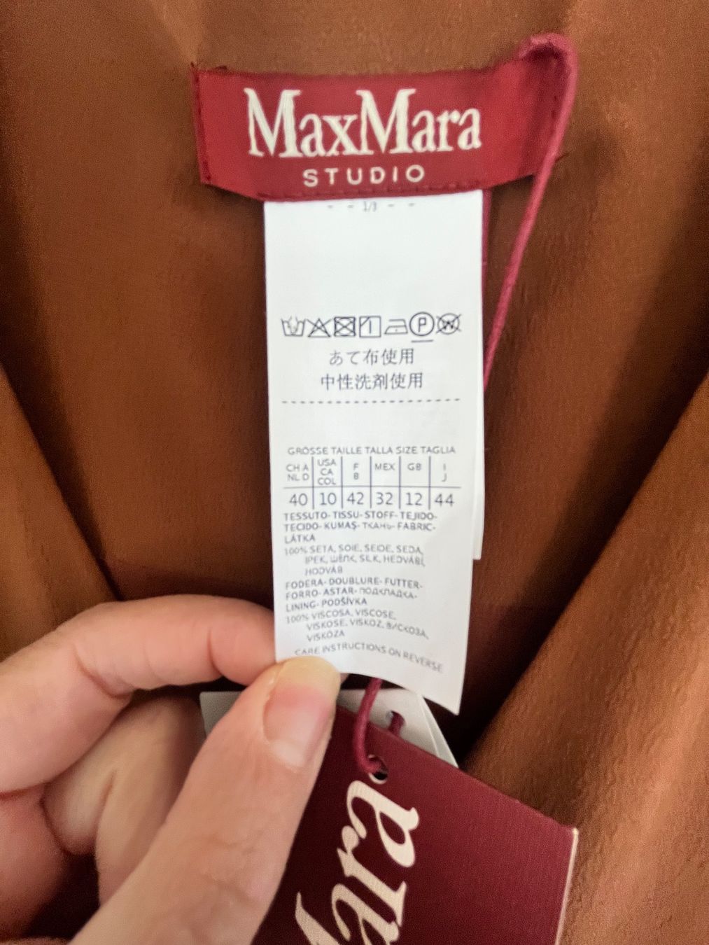 Max Mara Kleider: Max Mara Studio robe longue taille 40 Brun 100% soie – Gebraucht aus Vufflens-la-Ville von lor_m7td 3