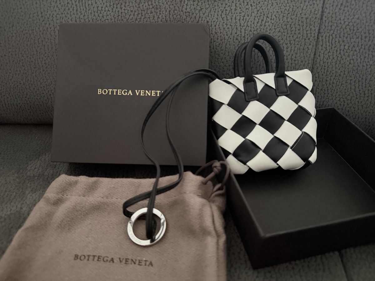 Bottega Veneta Sacs femmes: Bottega Veneta Leder Charm – D'occasion à Zetzwil par April99