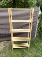 Regal aus Holz mit fünf Ablagen in gutem Zustand
