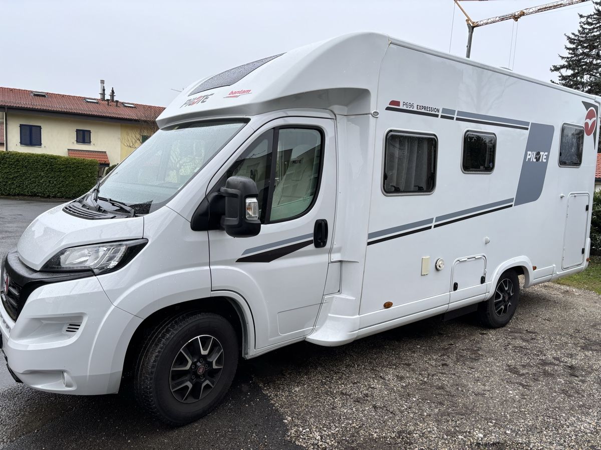 Pilot Veicoli da campeggio: Camper Pilote P696 Expression – Usato da Vessy venduto da marc017 7
