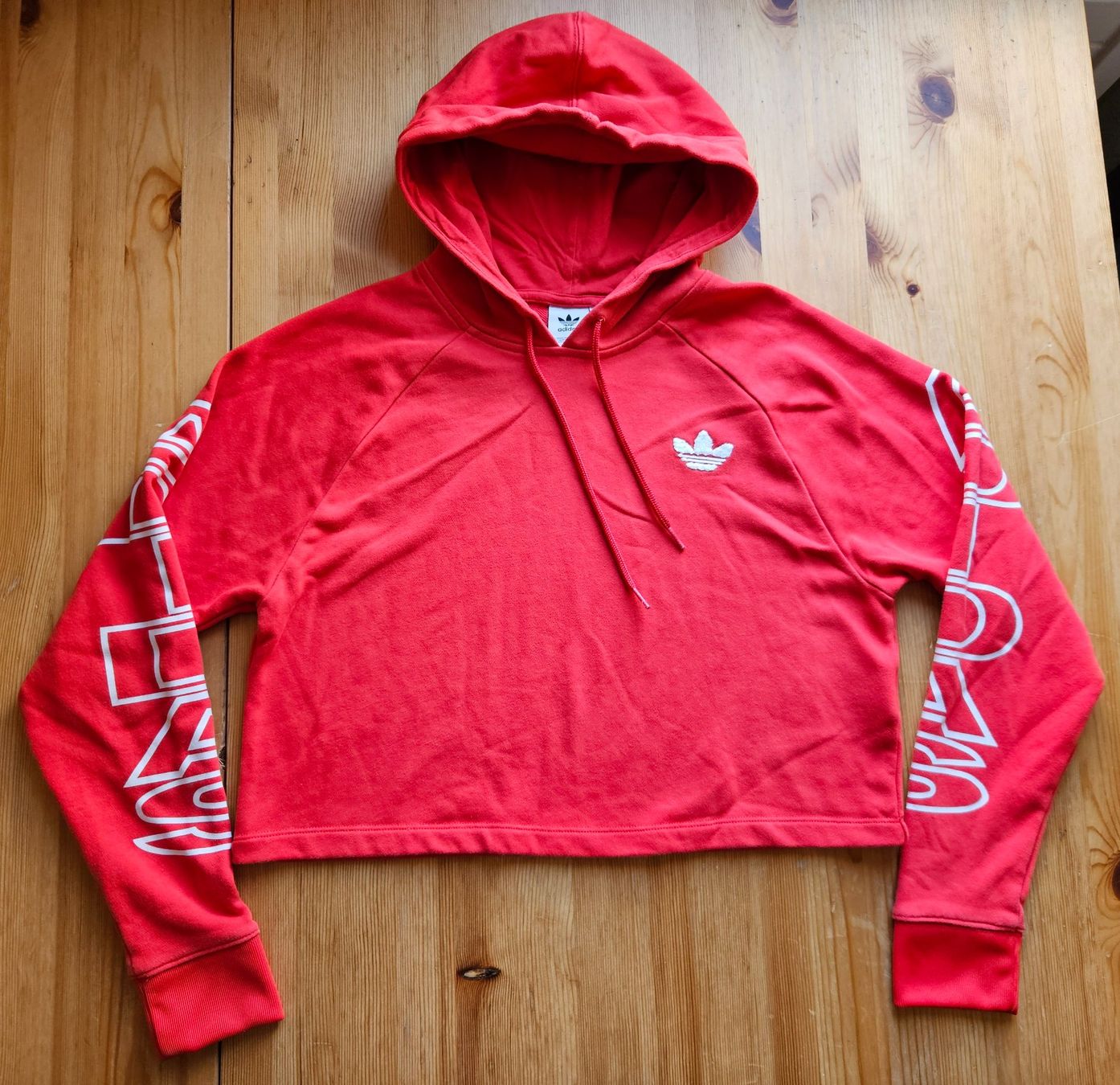 Adidas Pullover & Sweatshirts: Cropped Sweater adidas Grösse S retro Pullover Hoodie – Gebraucht aus Hägglingen von United-Village-Trade