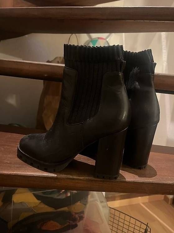Scarpe da donna: Leder Heels Boots – Nuovo (secondo la descrizione) da Zürich venduto da laribuechel 1