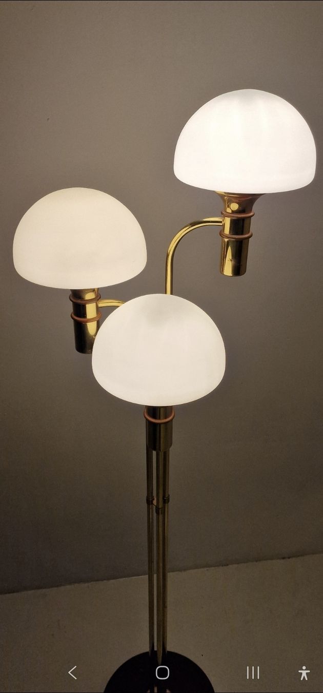 Lampade: 3-Leuchten Stehlampe aus Messing & Opalglas    – Usato da ZÜRICH venduto da Arte-24 2