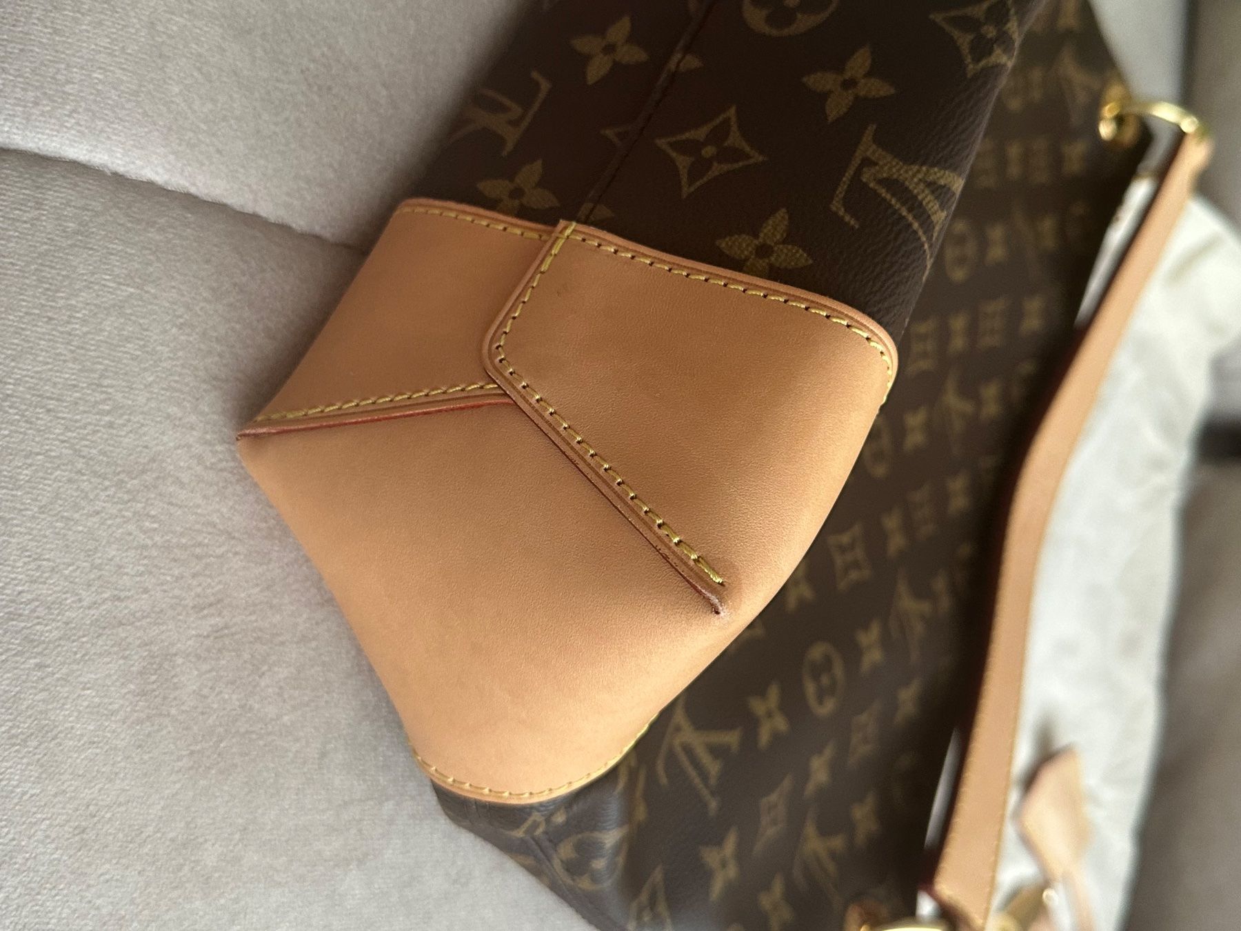 Louis Vuitton Taschen für Damen: LOUIS VUITTON Monogram Canvas Berri PM Bag – Gebraucht aus Herbligen von Akkurat265 2