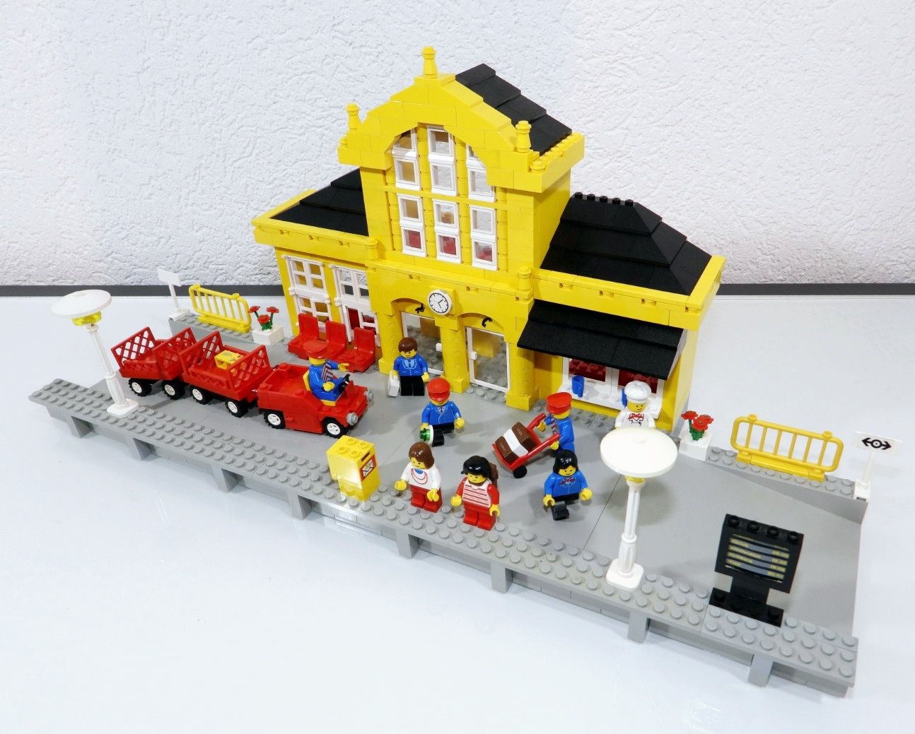 Lego Baukästen: LEGO EISENBAHN 4554 GROSSER HAUPTBAHNHOF – Gebraucht aus Turbenthal von Ddanuh 6