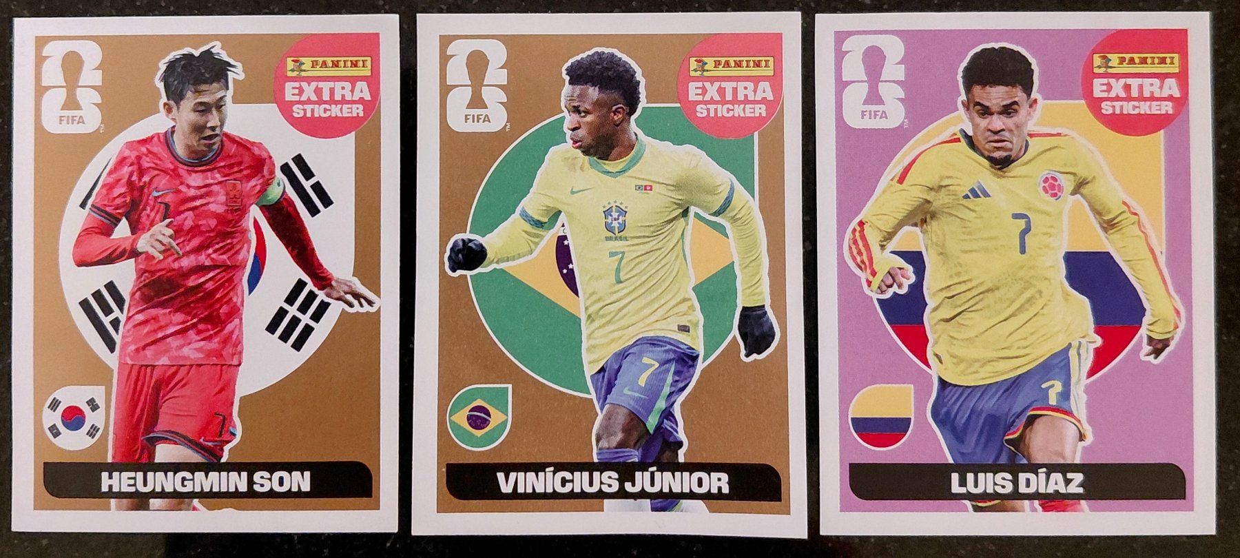 Panini Carte collezionabili: Panini WM 2026 Extra Sticker Set - Vinicius & Son Bronze + D – Nuovo (secondo la descrizione) da Diepflingen venduto da Lotr85