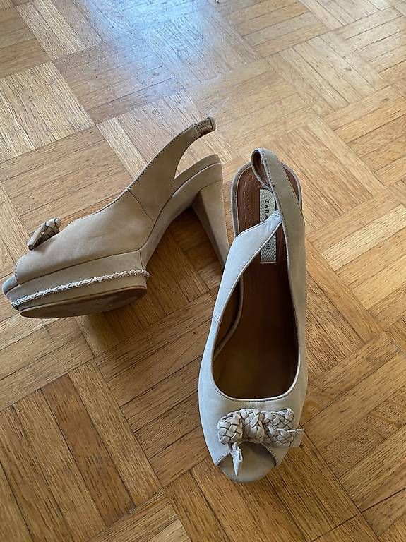 Damenschuhe: Beige Sandale Velourleder – Gebraucht aus Zürich von ell_hdc9 2