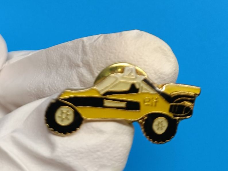 Placchette & Badge: Pin Gelber Rennwagen - Box 44 – Usato da Köniz venduto da Pinscollect