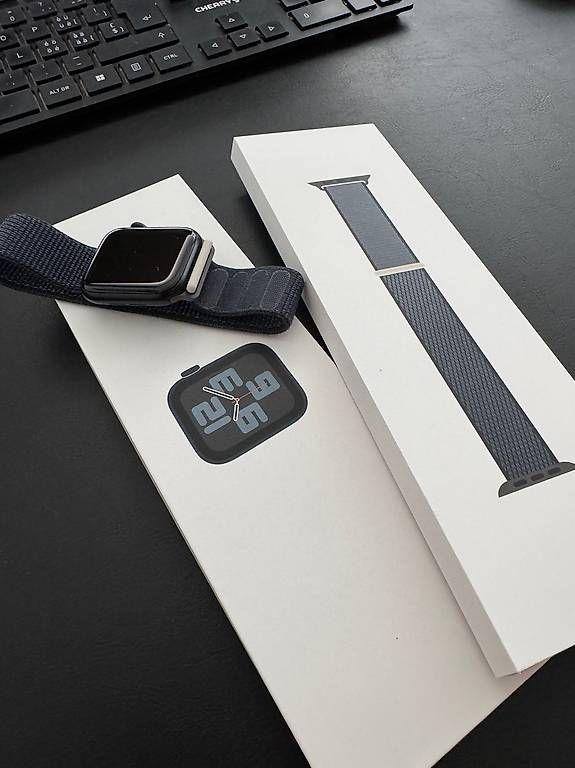 Apple Smartwatch: Apple Watch SE GPS & Cell 44 Mid Alu Loop – Usato da Kradolf venduto da zerooo 1