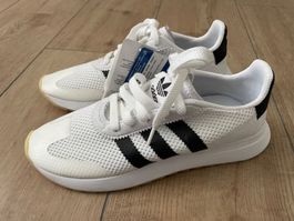 Adidas Turnschuhe Gr. 39 1/3 NEU