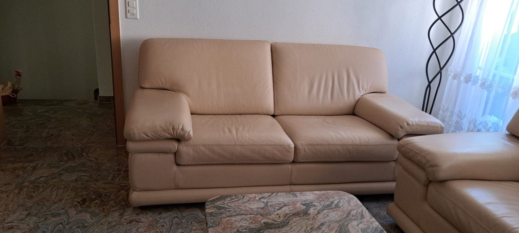 Sofas: Echtleder-Sofa 2er und 3er, hellbeige – D'occasion à Lenzburg par Supertoni72