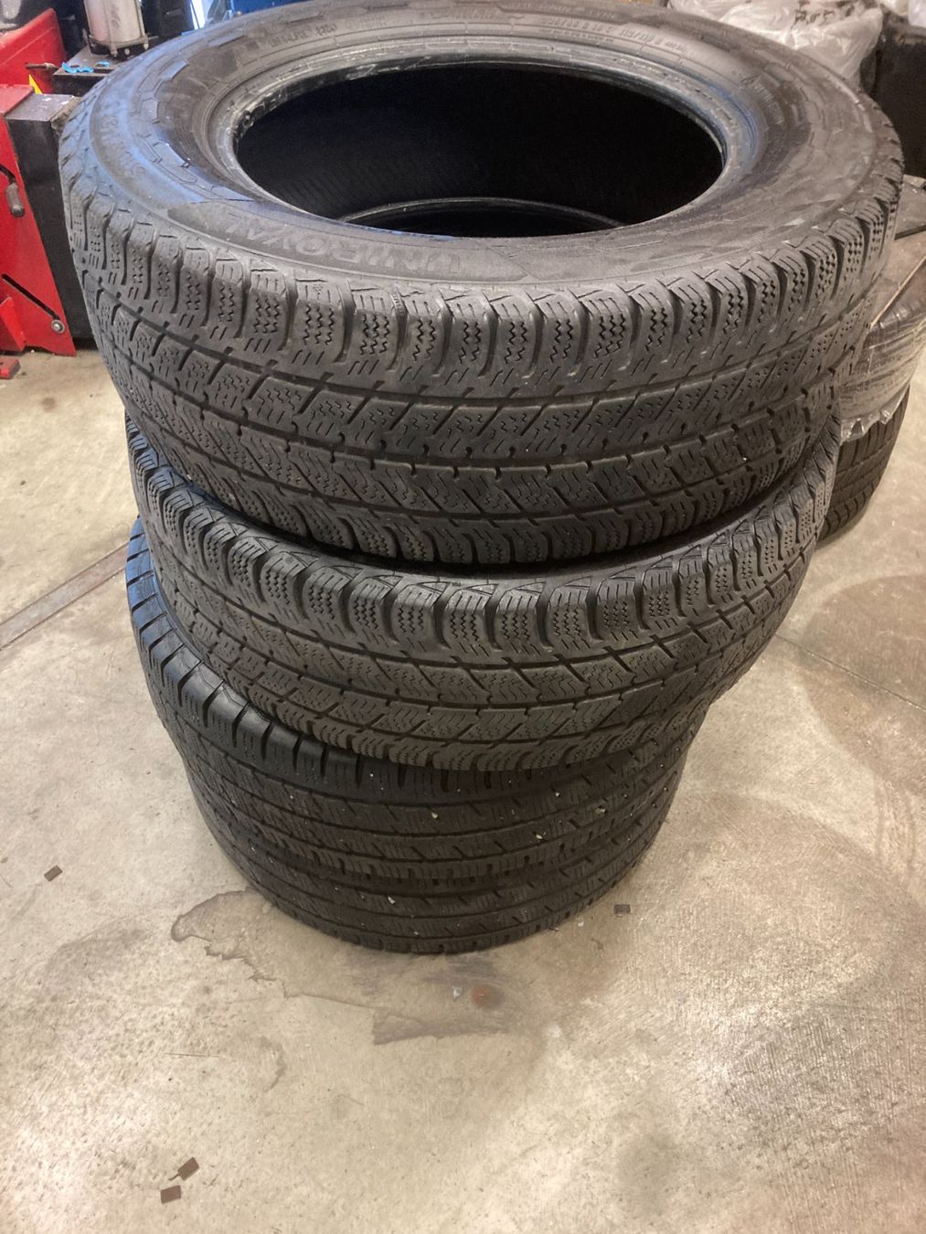 Uniroyal Pneus & Roues: 225/65R16 C Winterpneu – D'occasion à Cham par WB2223