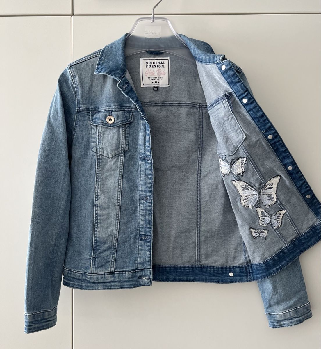 Jacken & Mäntel: Girly Rule Jeansjacke mit Schmetterlingen  – Gebraucht aus Basel von Lila11 1