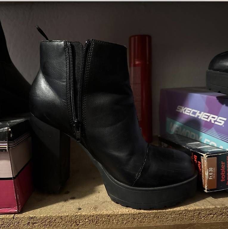 Scarpe da donna: Stivaletto nero  – Usato da Gorduno venduto da deesssiree 1