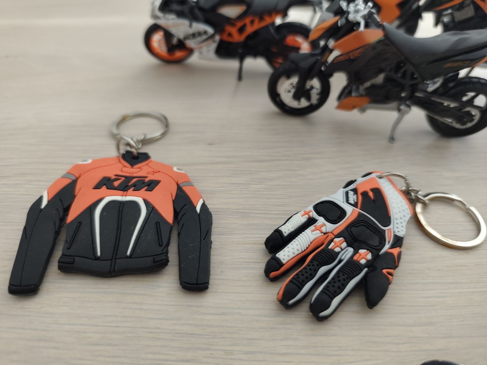 Kit di modellismo & Modellini statici: KTM Modell Sammlung mit Schlüssel Anhängern . – Nuovo (secondo la descrizione) da Zuckenriet venduto da bm2_88l9 4
