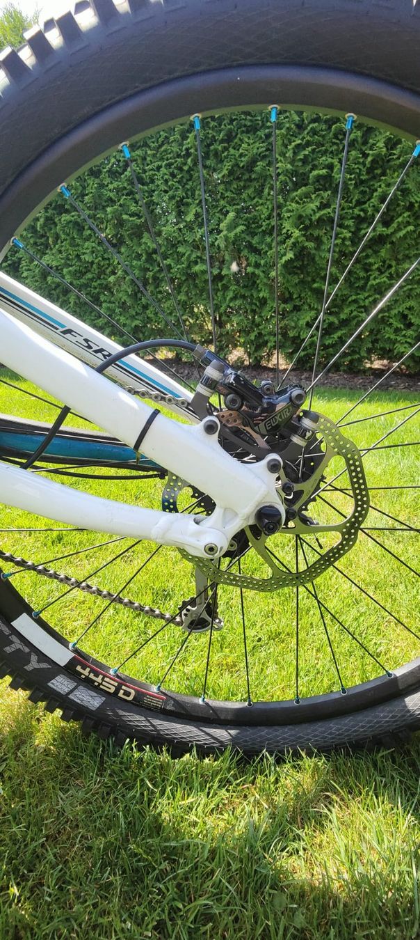 Specialized Vélos: Fully Specialized Grösse M – D'occasion à Sins par Sconza 3