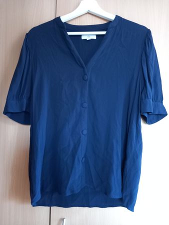Blouse bleu marine à manches courtes