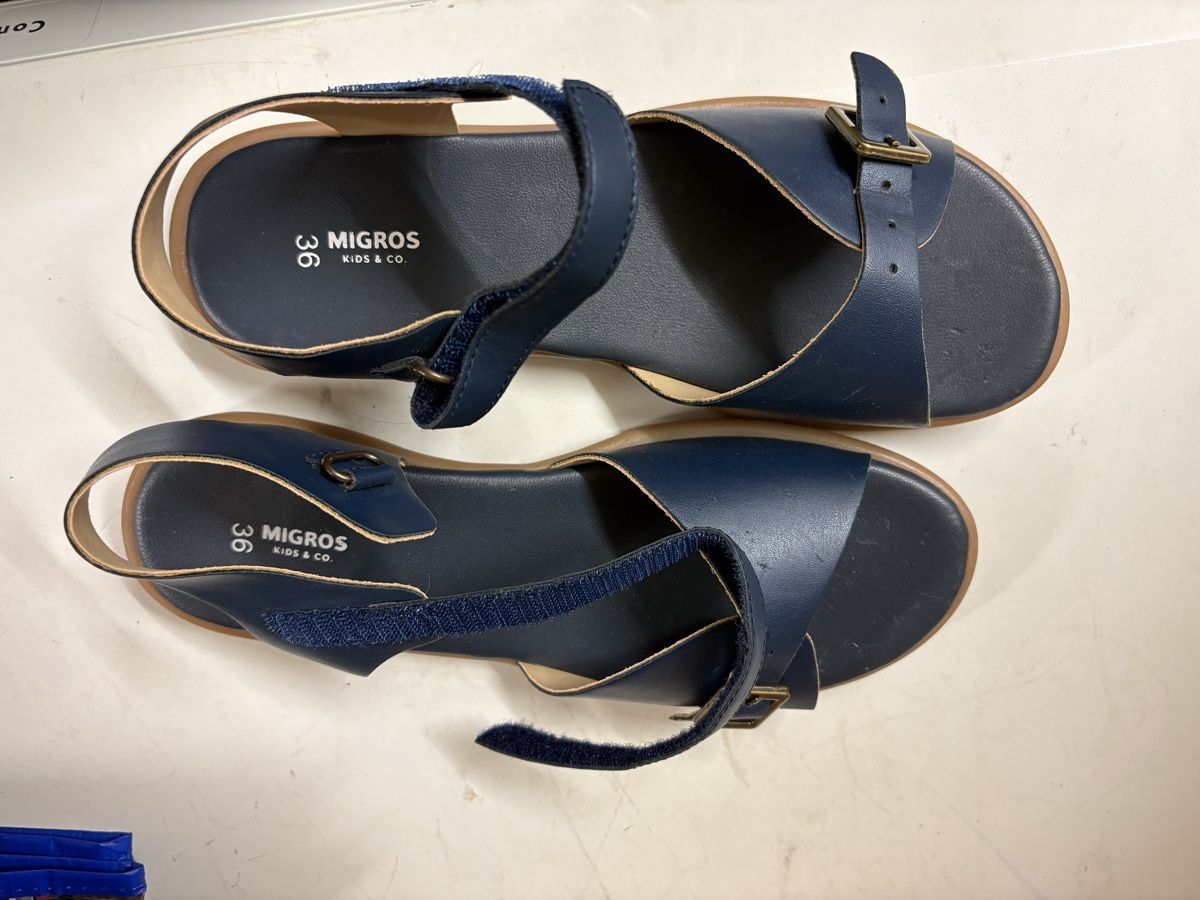 Scarpe per ragazze: Kids sandals N36 – Nuovo e nell'imballaggio originale da Basel venduto da LuigiBasel
