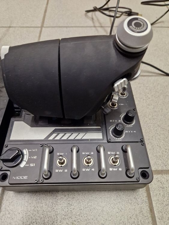 Joystick Logitech X56 H.O.T.A.S. Avec Support Amovible Et Boîte D'origine - Occasion