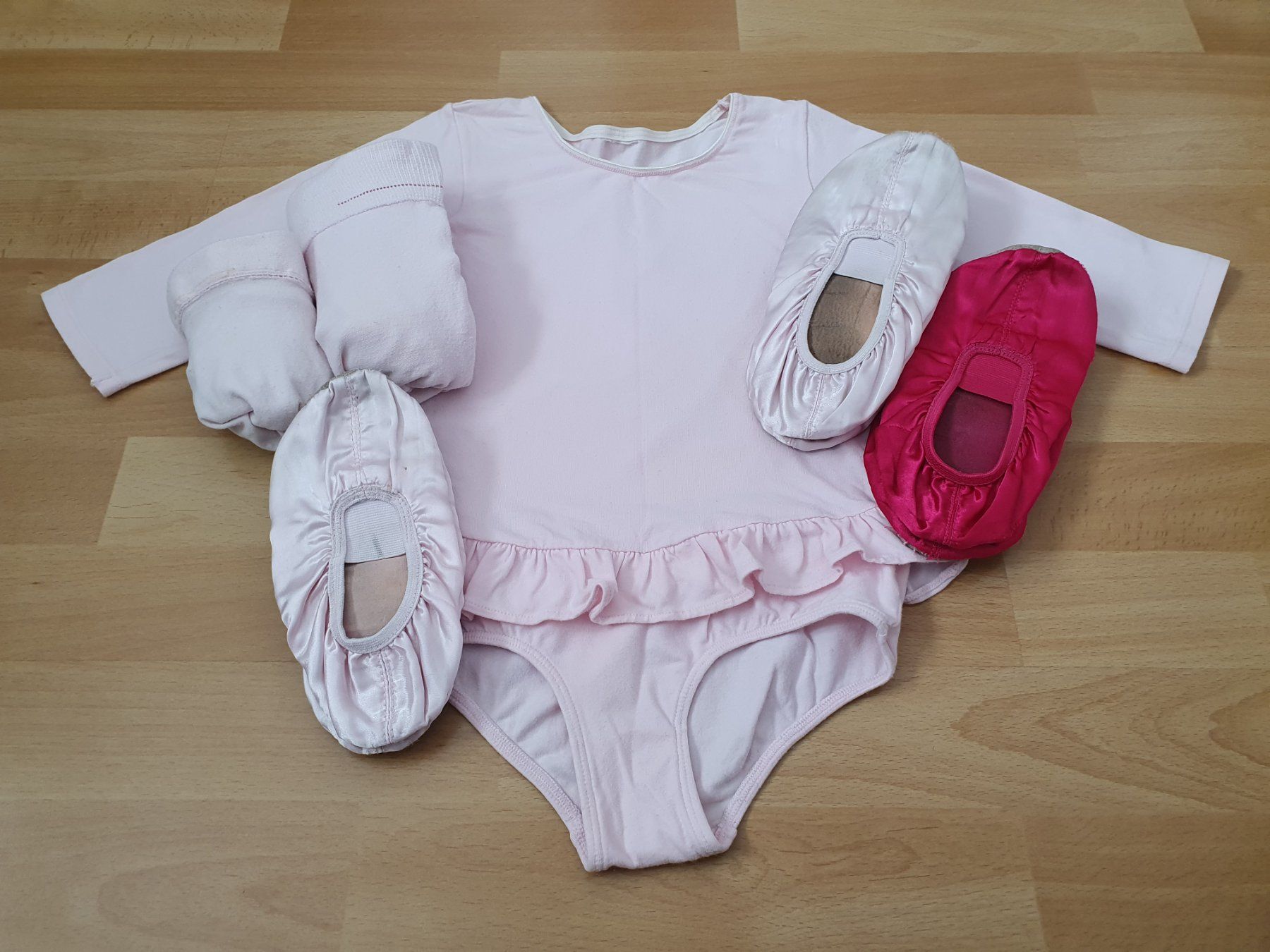Kleiderpakete & -sets: Ballettkleidung Mädchen 4 - 7 Jahre – Gebraucht aus Hombrechtikon von luziii