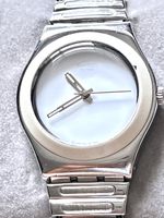 Swatch Swiss Damenuhr Metallarmband weiss Zifferblatt gebrau
