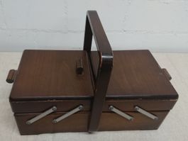 Alte Nähkiste aus Holz