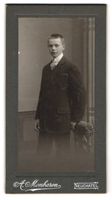 Fotografie A. Monbaron, Neuchatel, Knabe