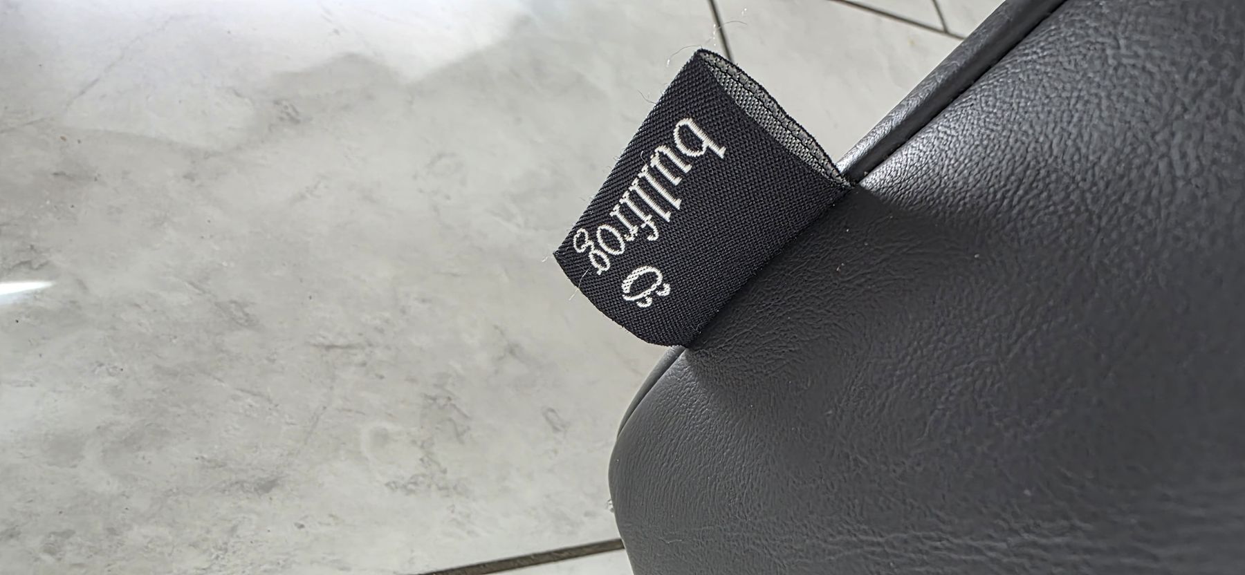 Divani: Bullfrog Ledersofa, schwarz, echtes Leder – Difettoso da Basel venduto da Reto114