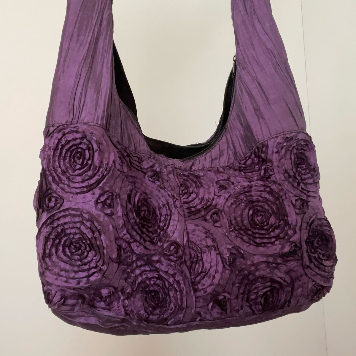 Borse da donna: Lila Handtasche mit Rosenmuster – Usato da Baden venduto da Julikoo 2